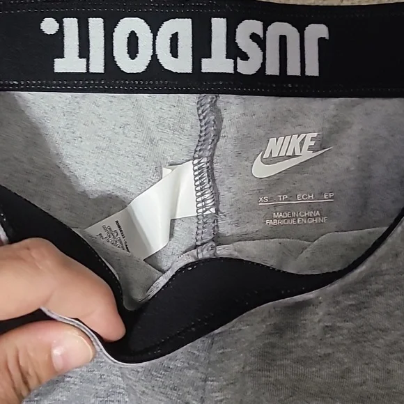 NIKE Leggings - Picture 3 of 4